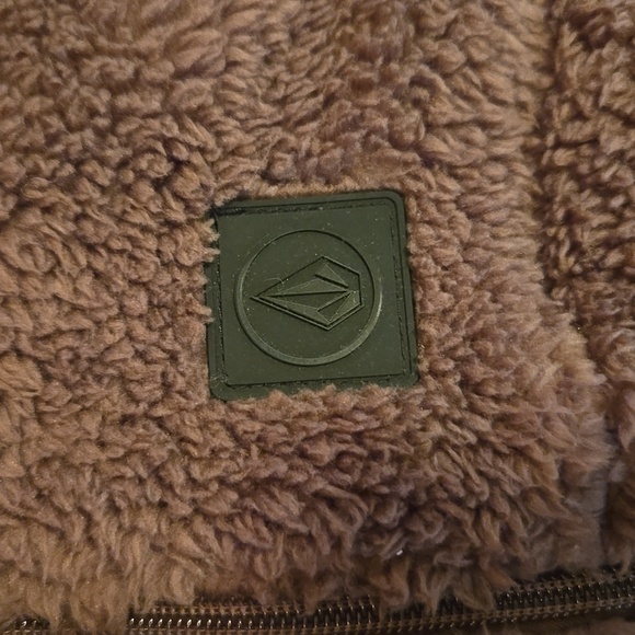 NWT Men’s Volcom "RUNTIME ERROR" made w/Faux Fur. Doe Brown and Black Colors. - Picture 4 of 15
